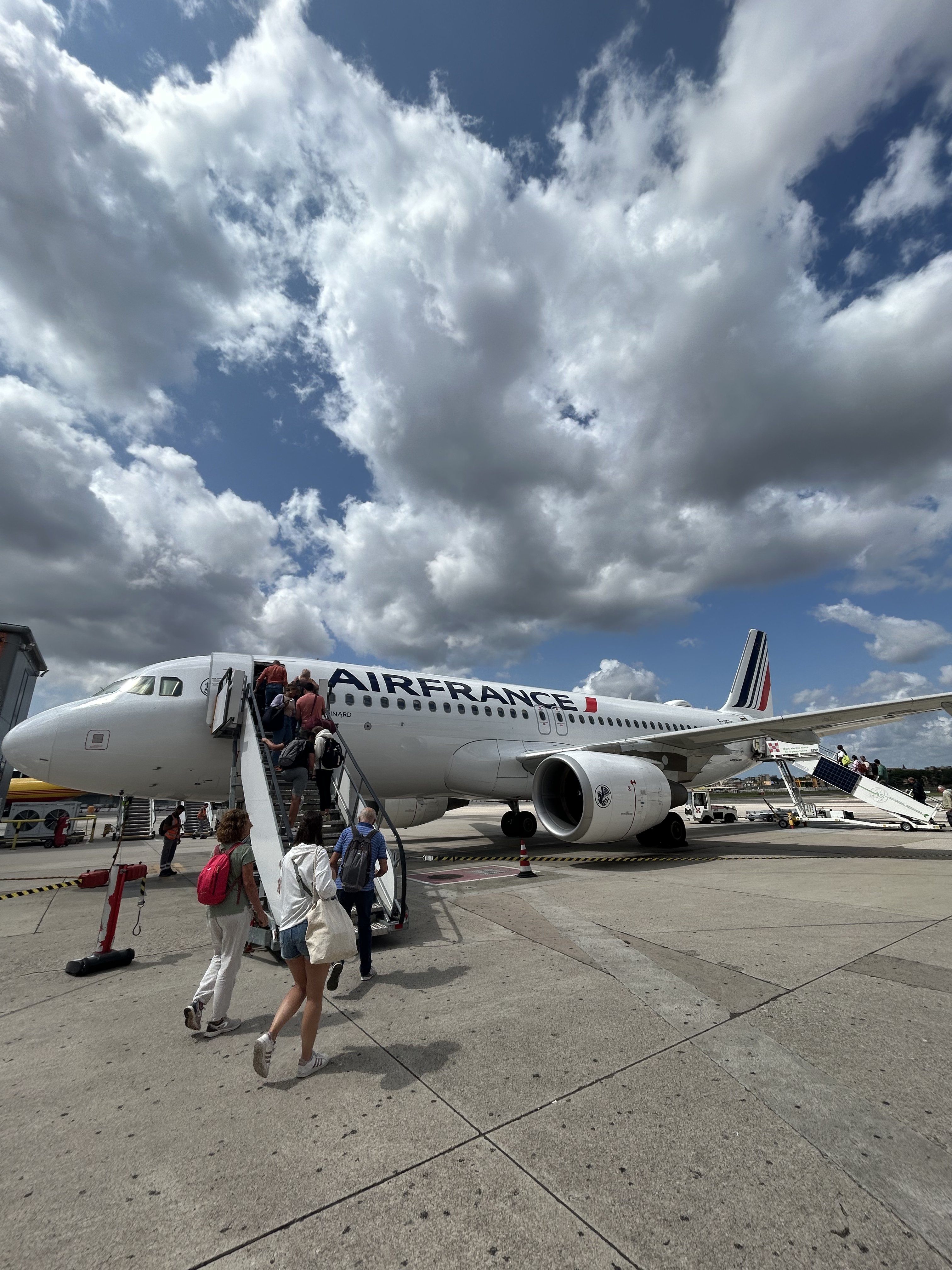 Air France Airbus A320 boarding in Italy